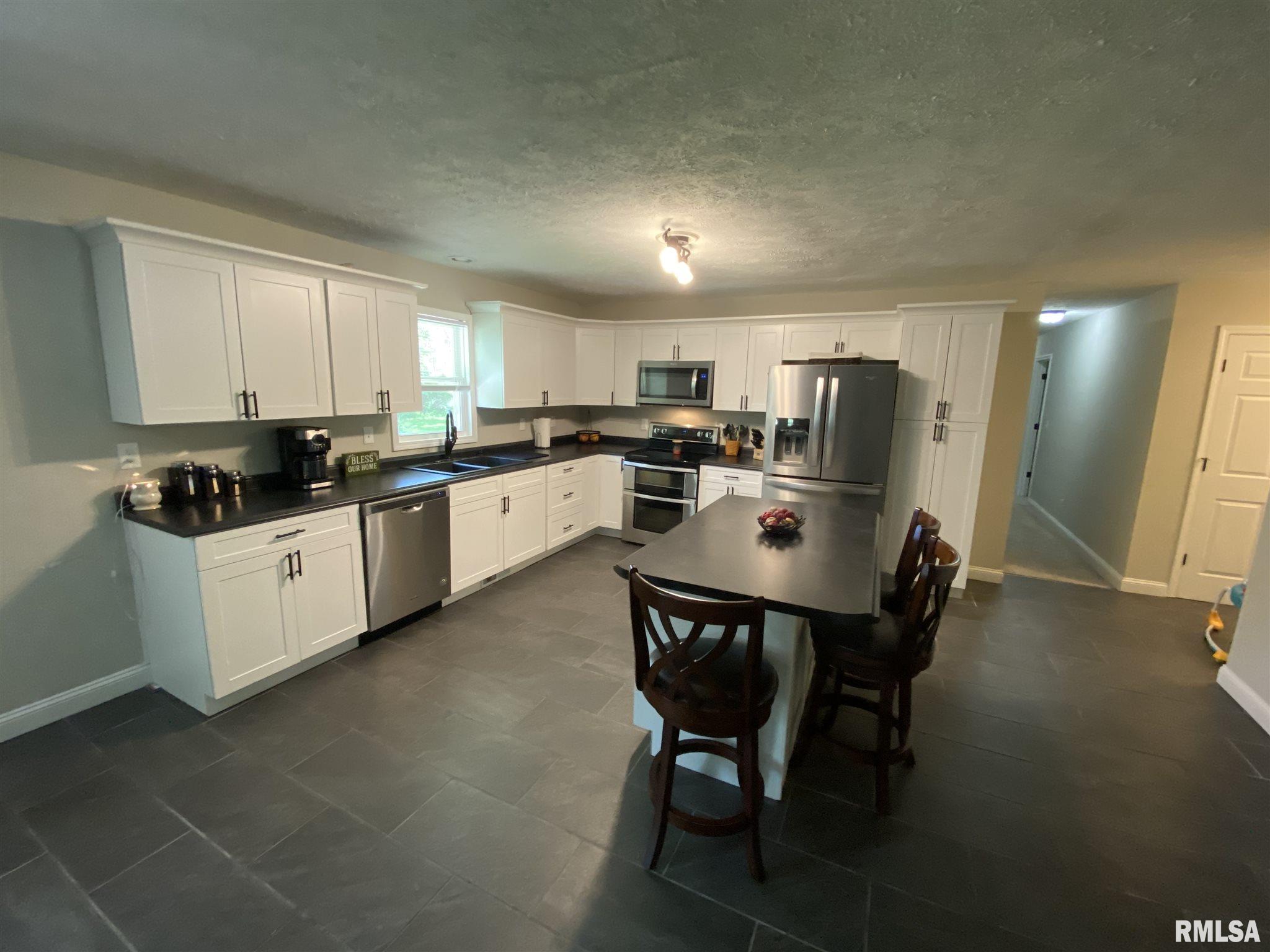 68 Axline Road Chatham, IL 62629 - Photo 4 of 41 Gallery Image 4