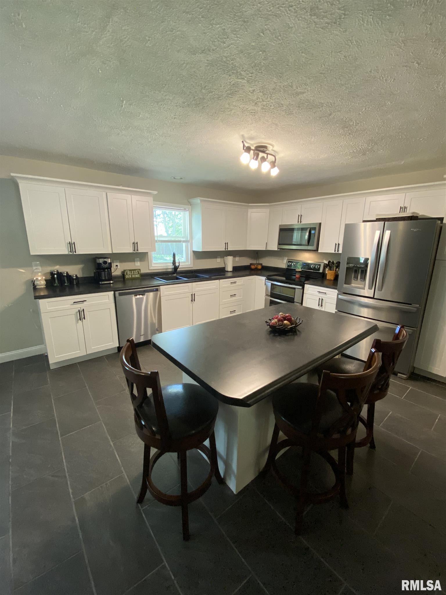 68 Axline Road Chatham, IL 62629 - Photo 5 of 41 Gallery Image 5