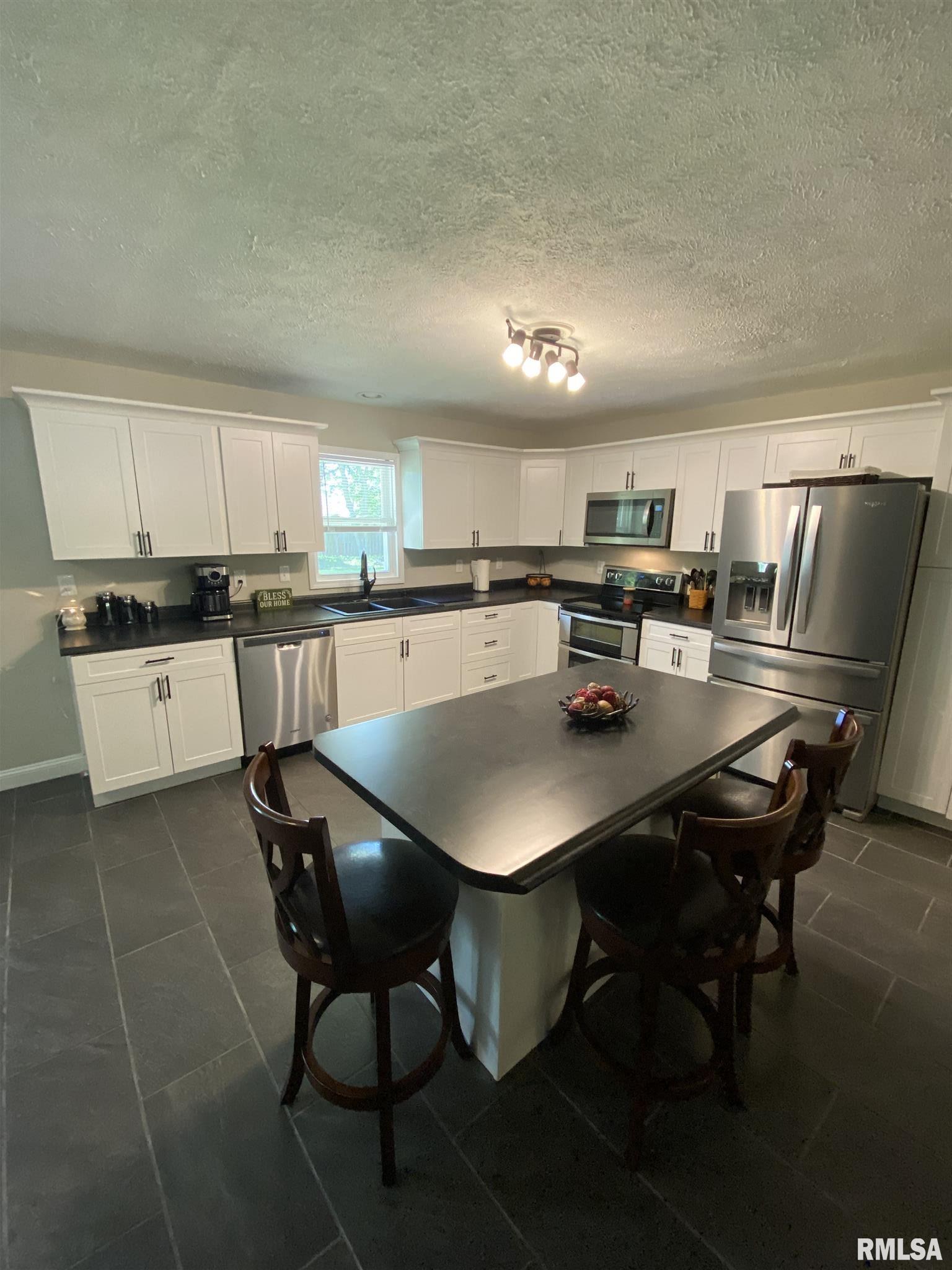 68 Axline Road Chatham, IL 62629 - Photo 6 of 41 Gallery Image 6