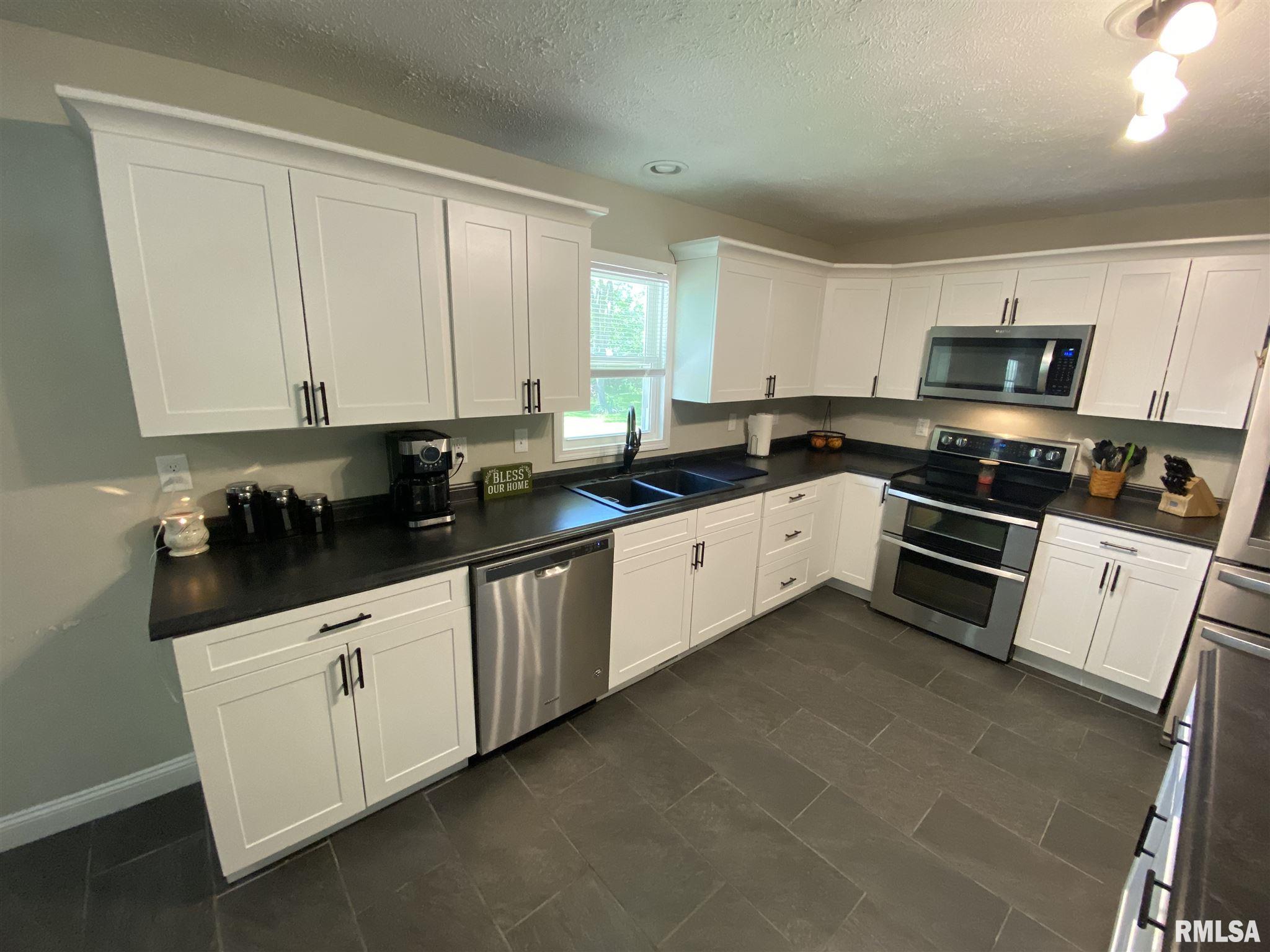 68 Axline Road Chatham, IL 62629 - Photo 7 of 41 Gallery Image 7