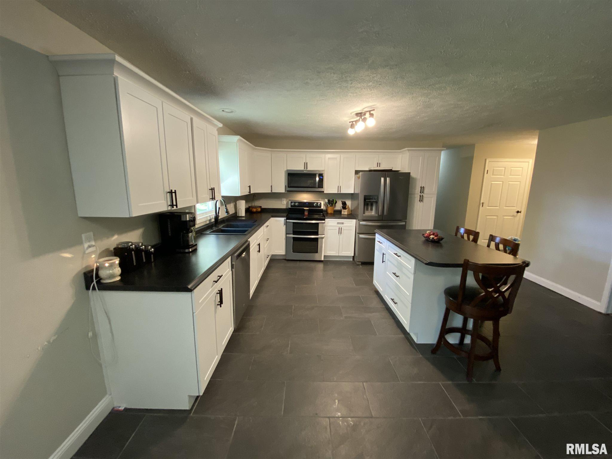 68 Axline Road Chatham, IL 62629 - Photo 8 of 41 Gallery Image 8