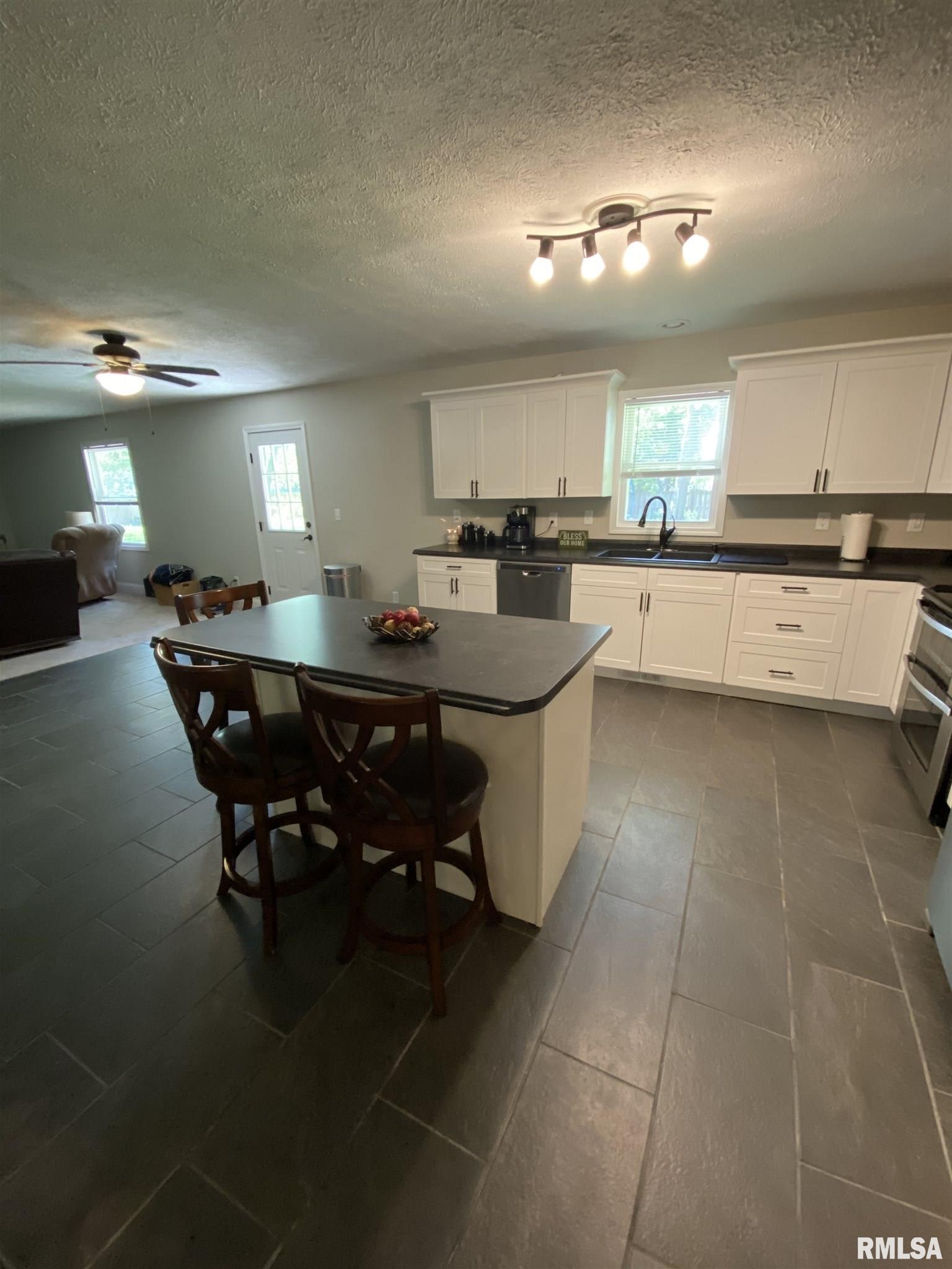 68 Axline Road Chatham, IL 62629 - Photo 9 of 41 Gallery Image 9