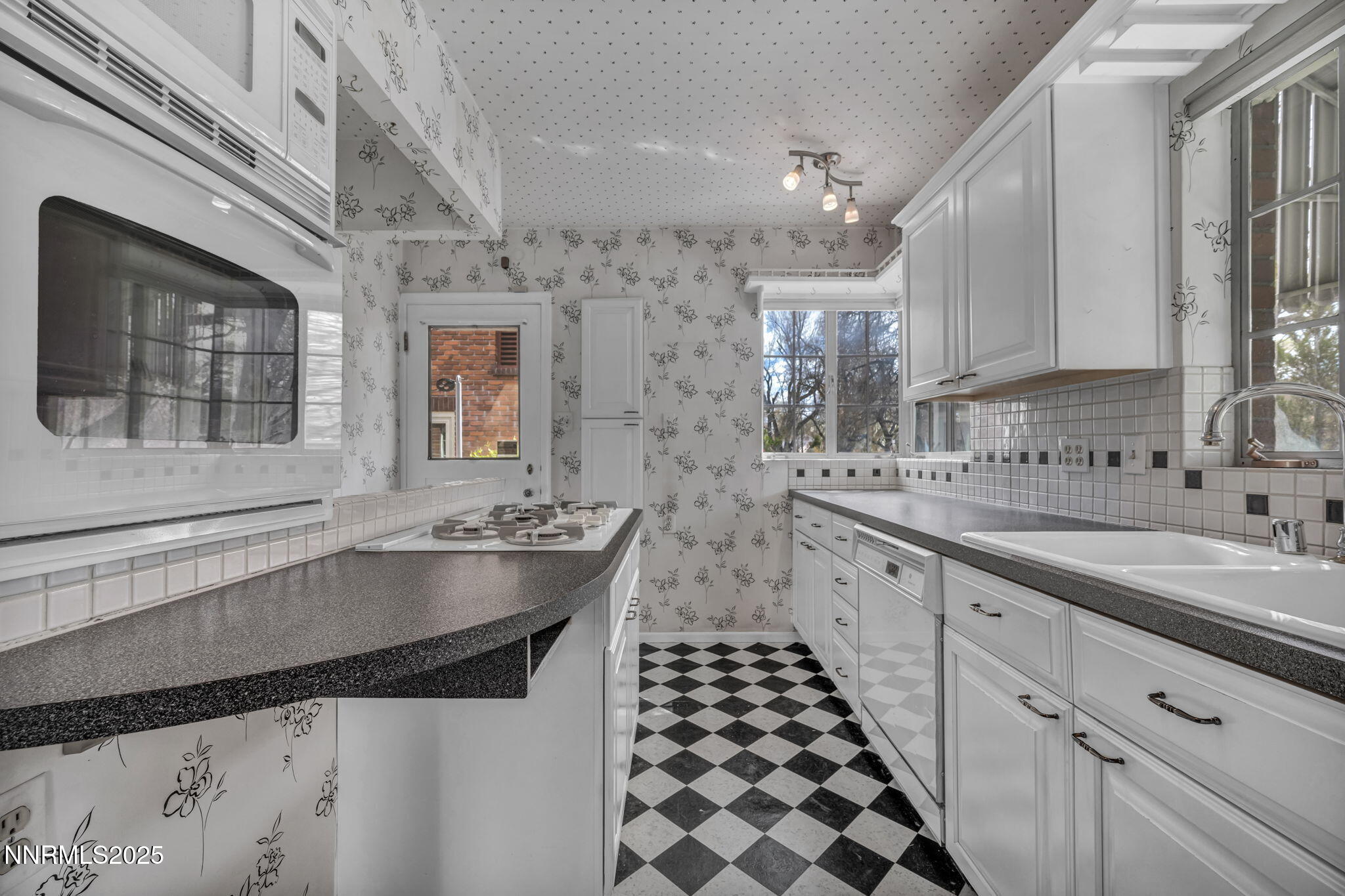 590 St Lawrence Avenue Reno, NV 89509 - Photo 17 of 75 47-web-or-mls-590-st-lawrence-ave