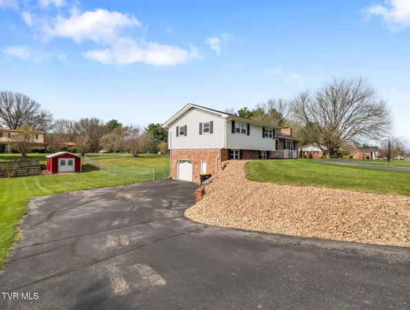 $424,500 | 19763 McCray Drive, Abingdon, VA 24211