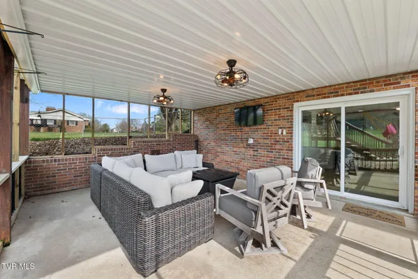 $424,500 | 19763 McCray Drive, Abingdon, VA 24211