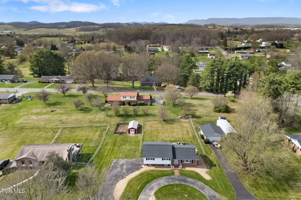 $424,500 | 19763 McCray Drive, Abingdon, VA 24211