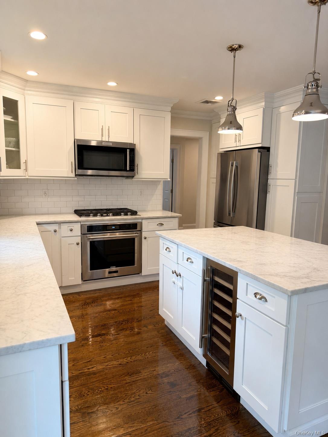 205 Meadbrook Road Garden City, NY 11530 - Photo 9 of 11