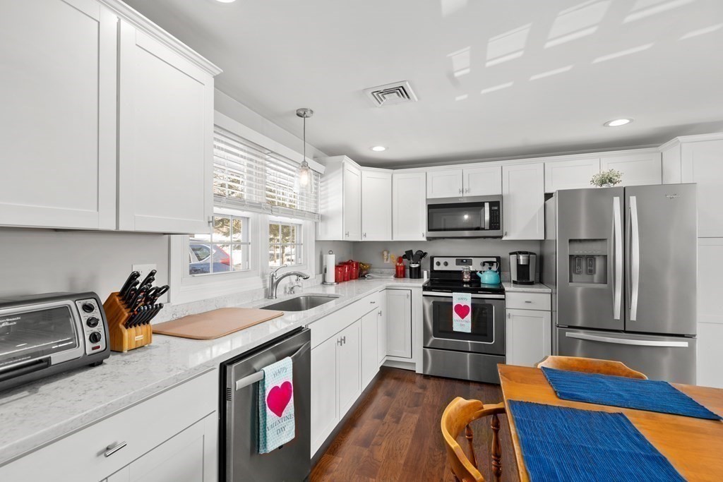 84 Barbara Road Raynham, MA 02767 - Photo 8 of 18 Gallery Image 8