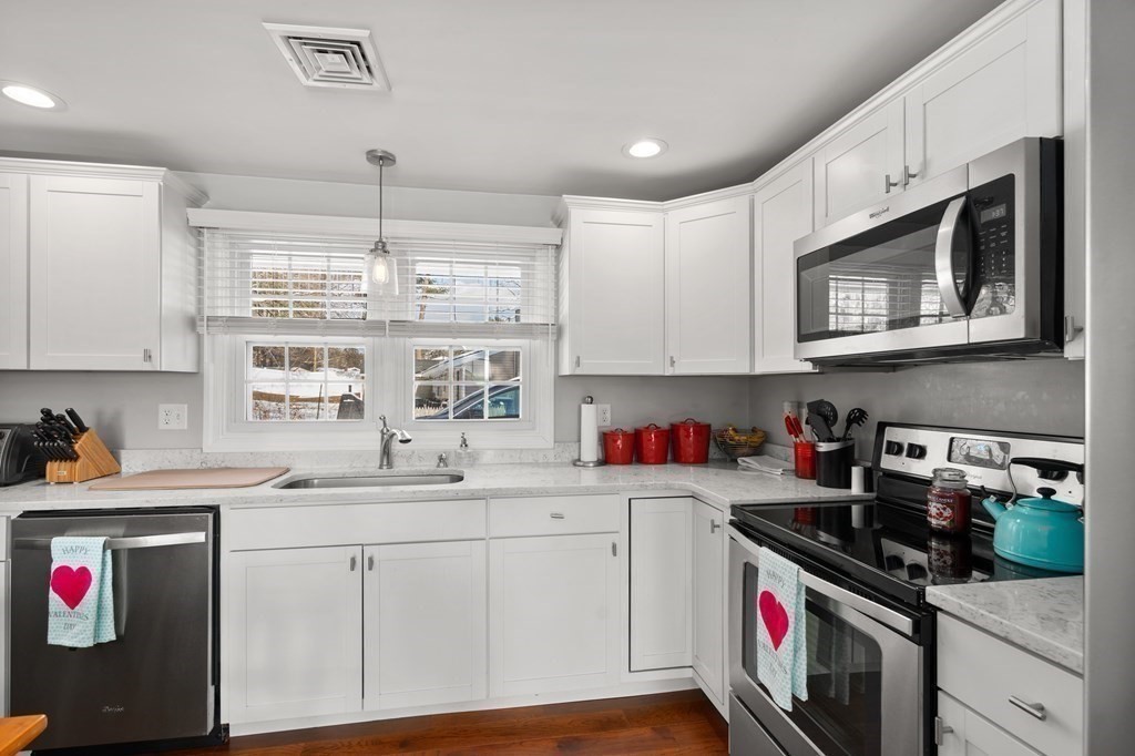 84 Barbara Road Raynham, MA 02767 - Photo 9 of 18 Gallery Image 9