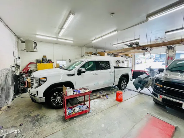 $2,850 | 1471 Broadway, Schenectady, NY 12306