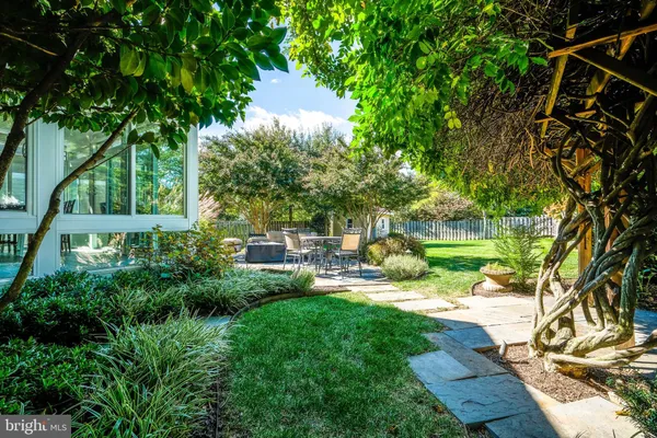 $7,000 | 236 North Cleveland Street, Arlington, VA 22201