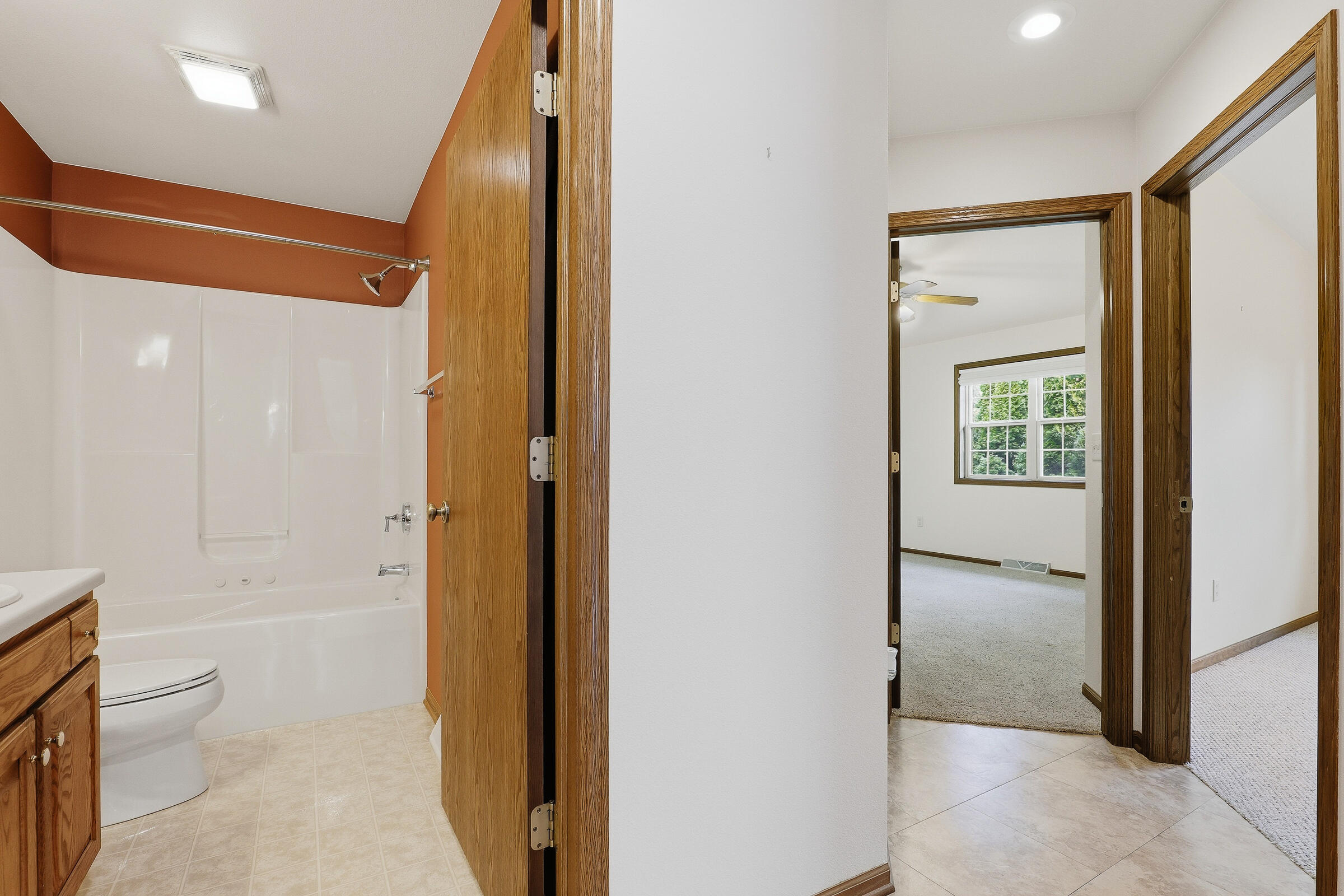 437 Kennedy Court Howards Grove, WI 53083 - Photo 20 of 28 Hallway