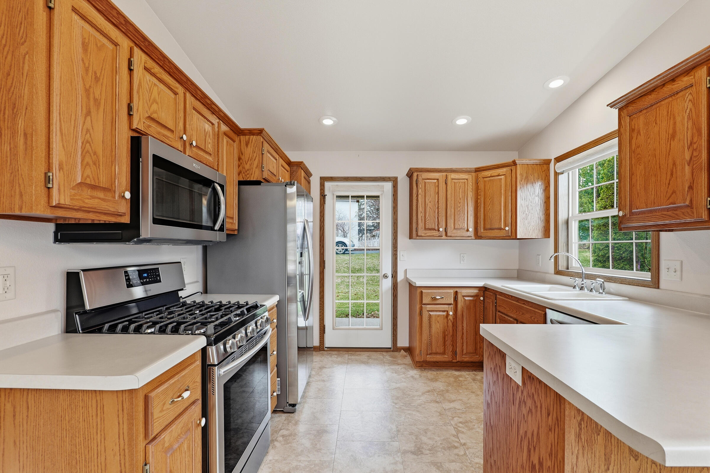 437 Kennedy Court Howards Grove, WI 53083 - Photo 2 of 28 Kitchen