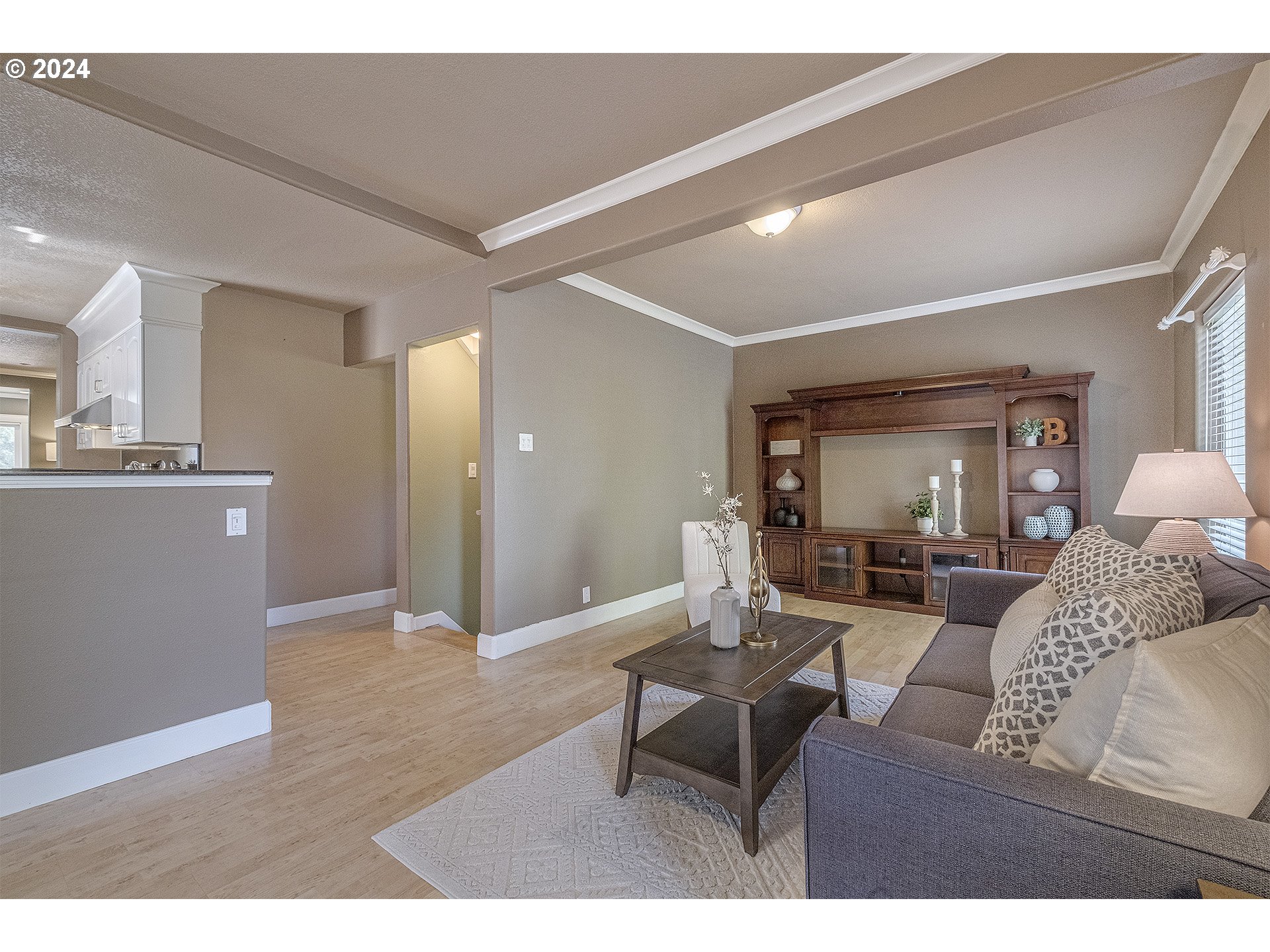 5434 Southeast King Road Milwaukie, OR 97222 - Photo 11 of 33 a living room with furniture and wooden floor