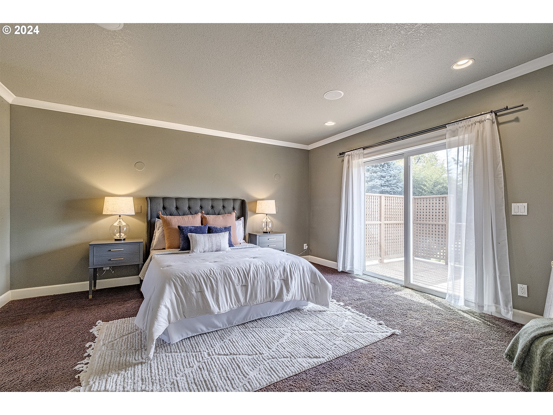 5434 Southeast King Road Milwaukie, OR 97222 - Photo 13 of 33 a bedroom with a bed and a large window