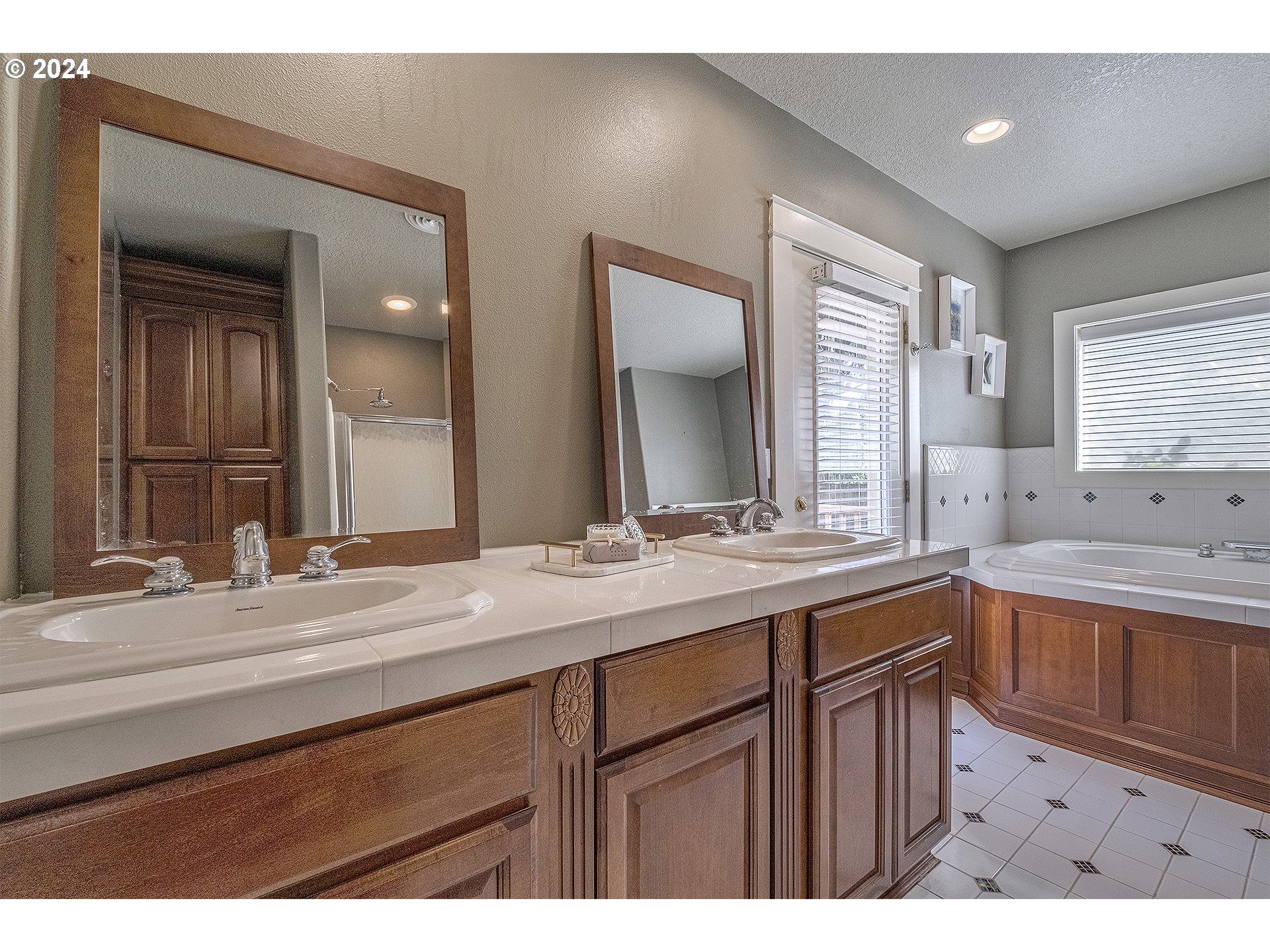 5434 Southeast King Road Milwaukie, OR 97222 - Photo 14 of 33 a bathroom with a sink and a mirror