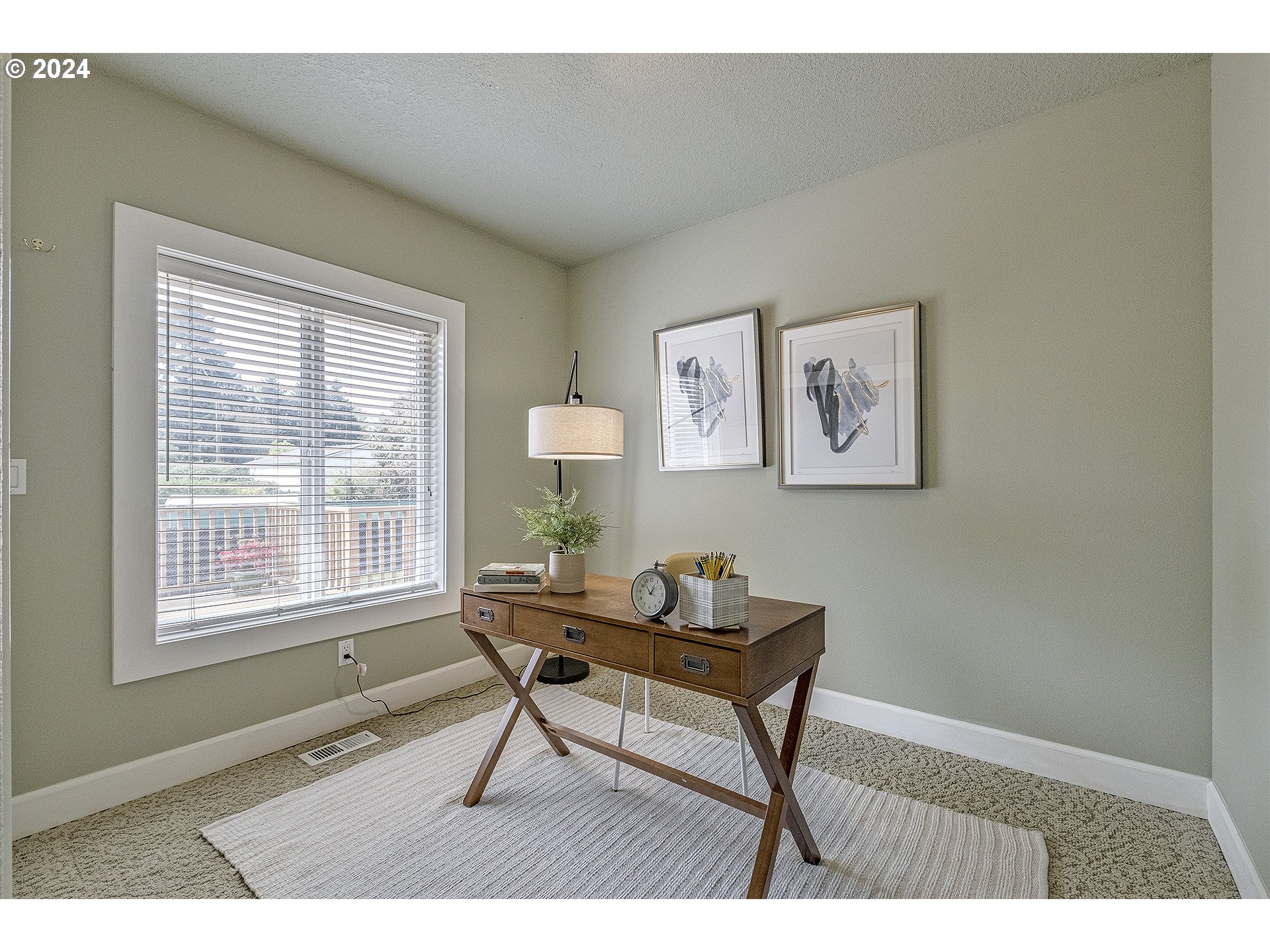 5434 Southeast King Road Milwaukie, OR 97222 - Photo 16 of 33 a workspace with furniture and a window