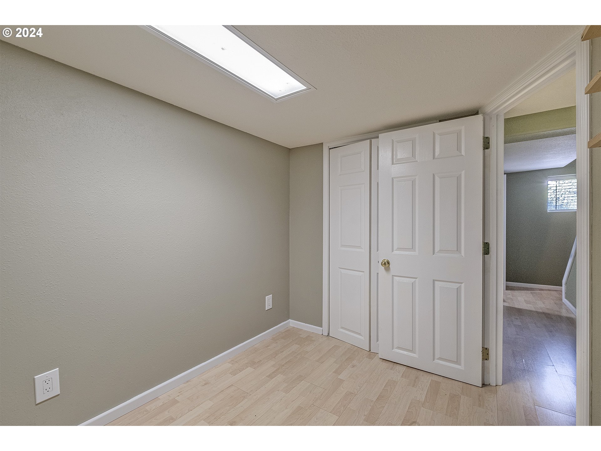 5434 Southeast King Road Milwaukie, OR 97222 - Photo 20 of 33 a view of an empty room