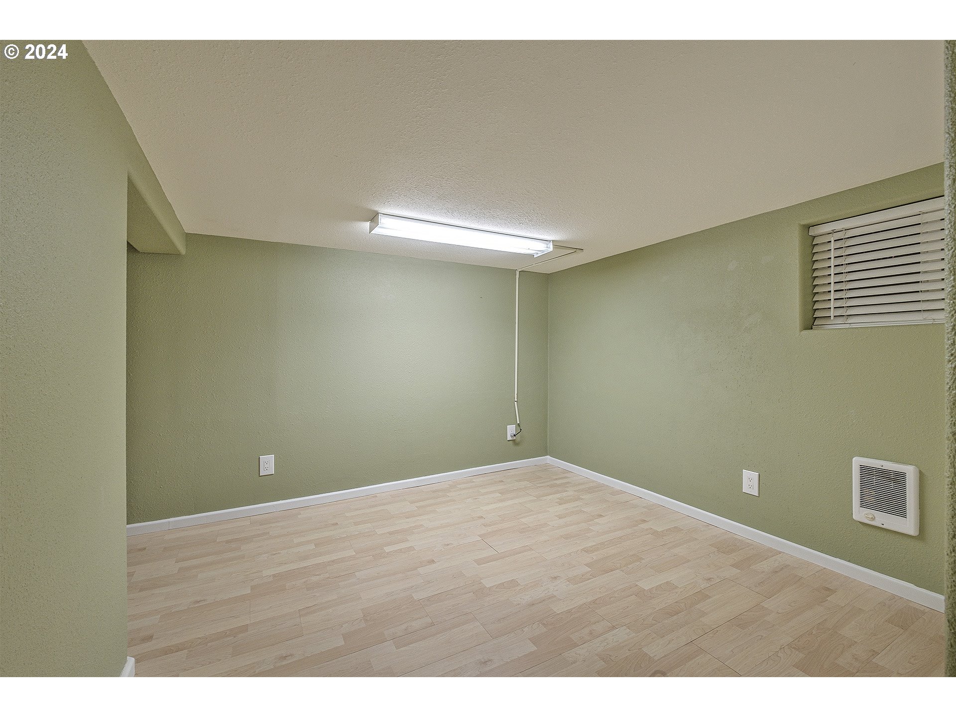 5434 Southeast King Road Milwaukie, OR 97222 - Photo 21 of 33 a view of an empty room with wooden floor