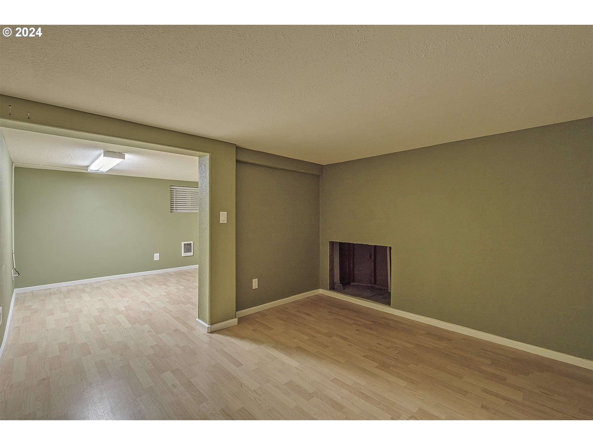 5434 Southeast King Road Milwaukie, OR 97222 - Photo 22 of 33 a view of an empty room