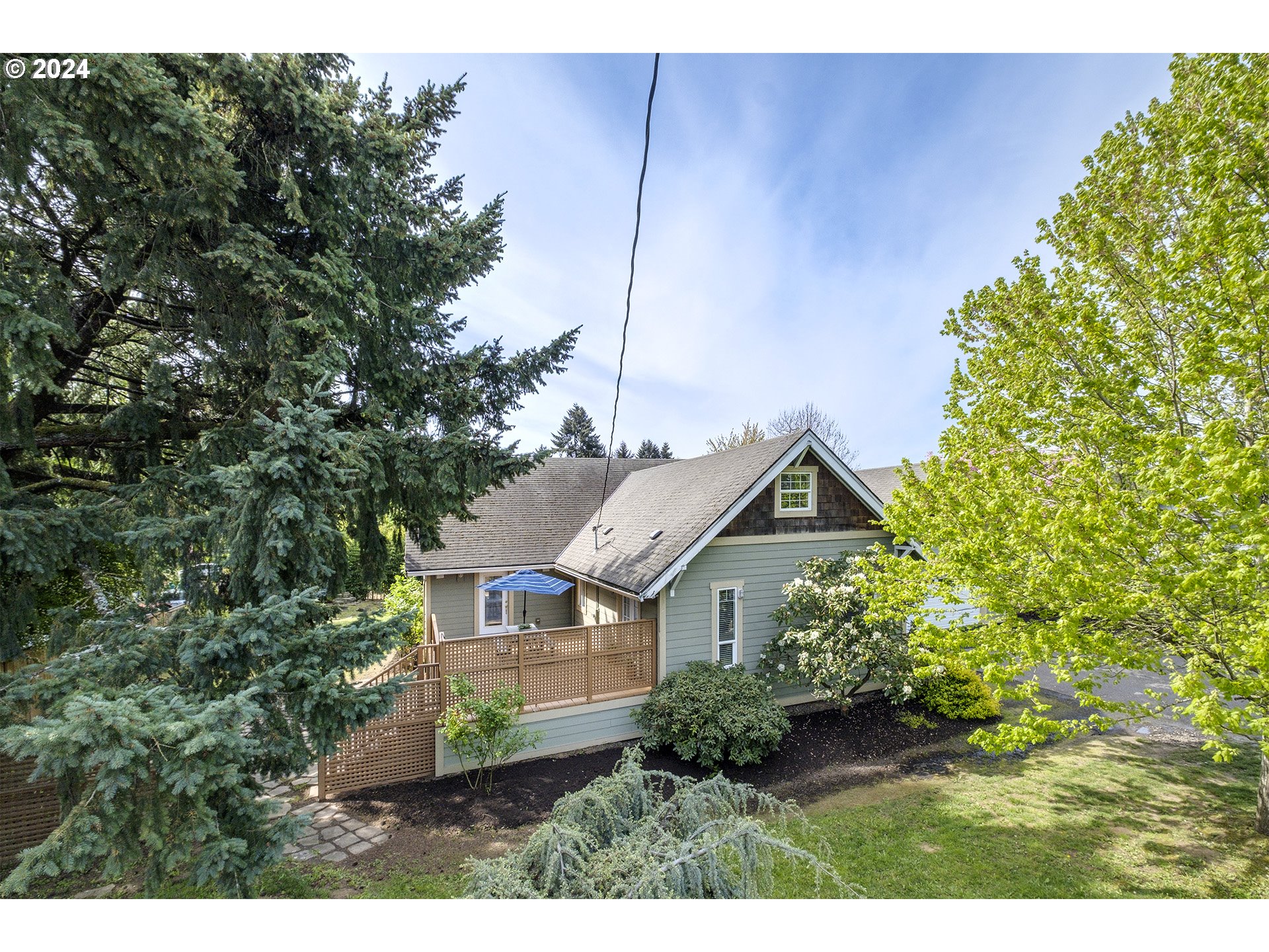 5434 Southeast King Road Milwaukie, OR 97222 - Photo 27 of 33 a front view of a house with a garden