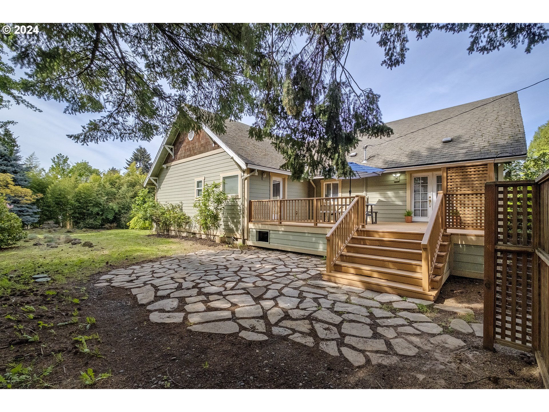 5434 Southeast King Road Milwaukie, OR 97222 - Photo 29 of 33 a front view of a house with a yard