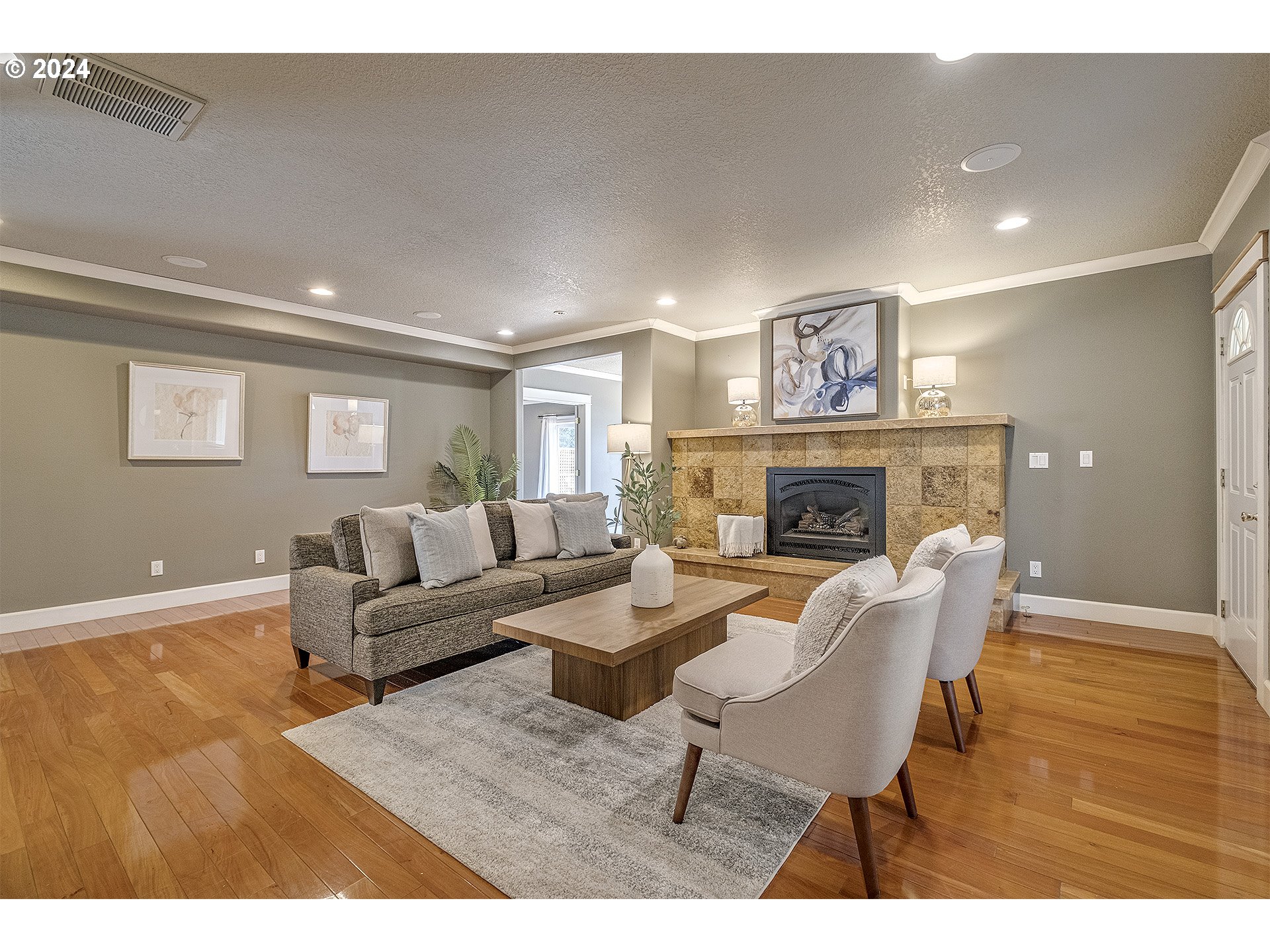 5434 Southeast King Road Milwaukie, OR 97222 - Photo 3 of 33 a living room with furniture and a fireplace