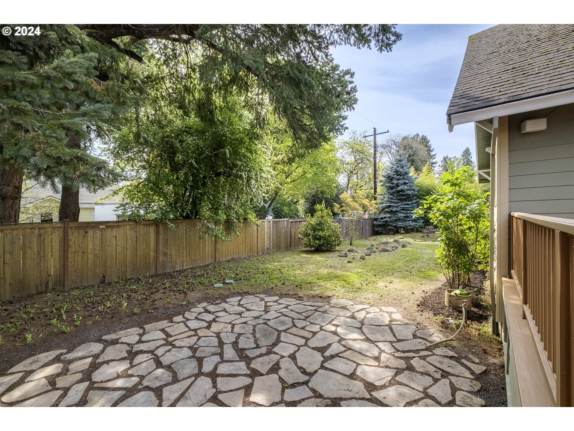 5434 Southeast King Road Milwaukie, OR 97222 - Photo 32 of 33 a view of a backyard