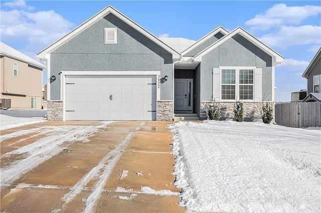 $485,000 | 3922 Northwest 96th Street, Kansas City, MO 64154