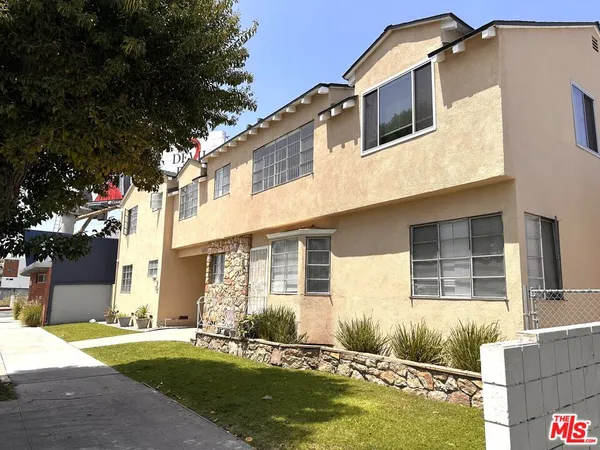 $1,875 | 12717 Washington Place, Unit 10, Los Angeles, CA 90066
