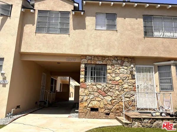 $1,875 | 12717 Washington Place, Unit 10, Los Angeles, CA 90066