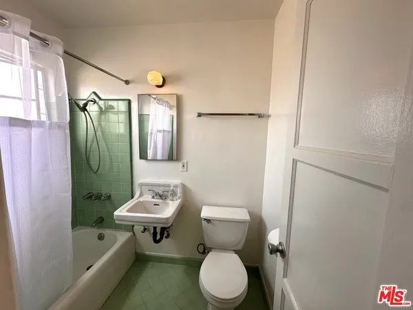 $1,875 | 12717 Washington Place, Unit 10, Los Angeles, CA 90066
