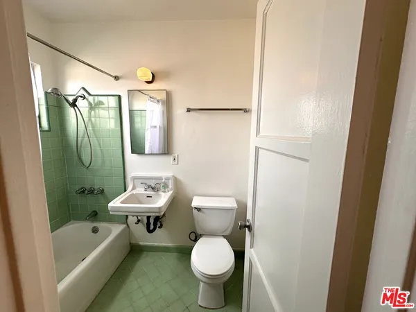 $1,875 | 12717 Washington Place, Unit 10, Los Angeles, CA 90066