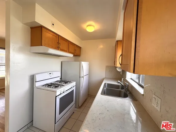 $1,875 | 12717 Washington Place, Unit 10, Los Angeles, CA 90066