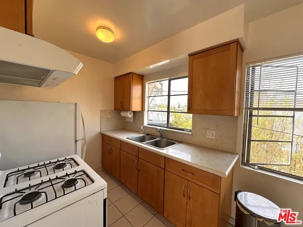 $1,875 | 12717 Washington Place, Unit 10, Los Angeles, CA 90066