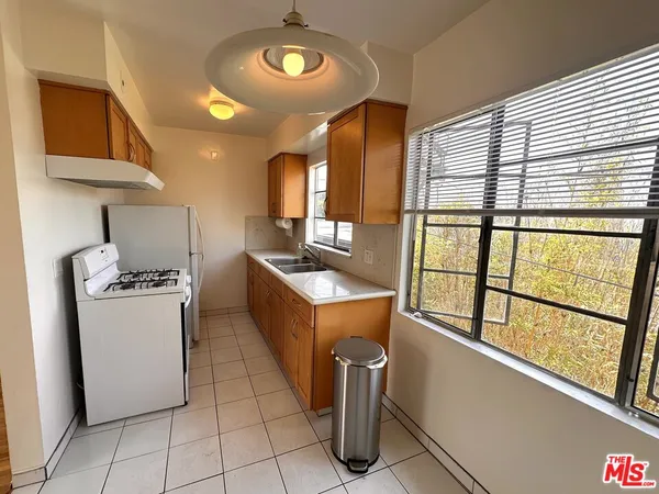 $1,875 | 12717 Washington Place, Unit 10, Los Angeles, CA 90066
