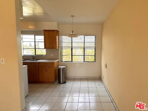 $1,875 | 12717 Washington Place, Unit 10, Los Angeles, CA 90066