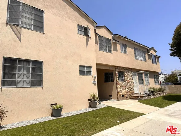$1,875 | 12717 Washington Place, Unit 10, Los Angeles, CA 90066