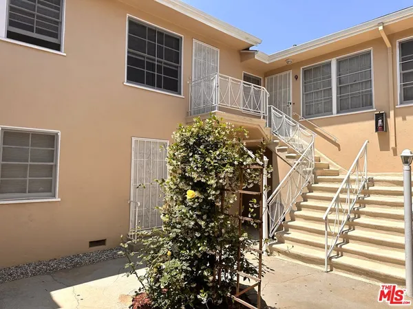 $1,875 | 12717 Washington Place, Unit 10, Los Angeles, CA 90066