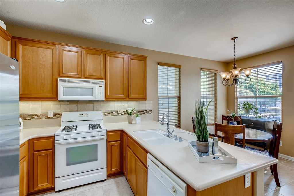 1661 Avery Road San Marcos, CA 92078 - Photo 8 of 25 Gallery Image 8