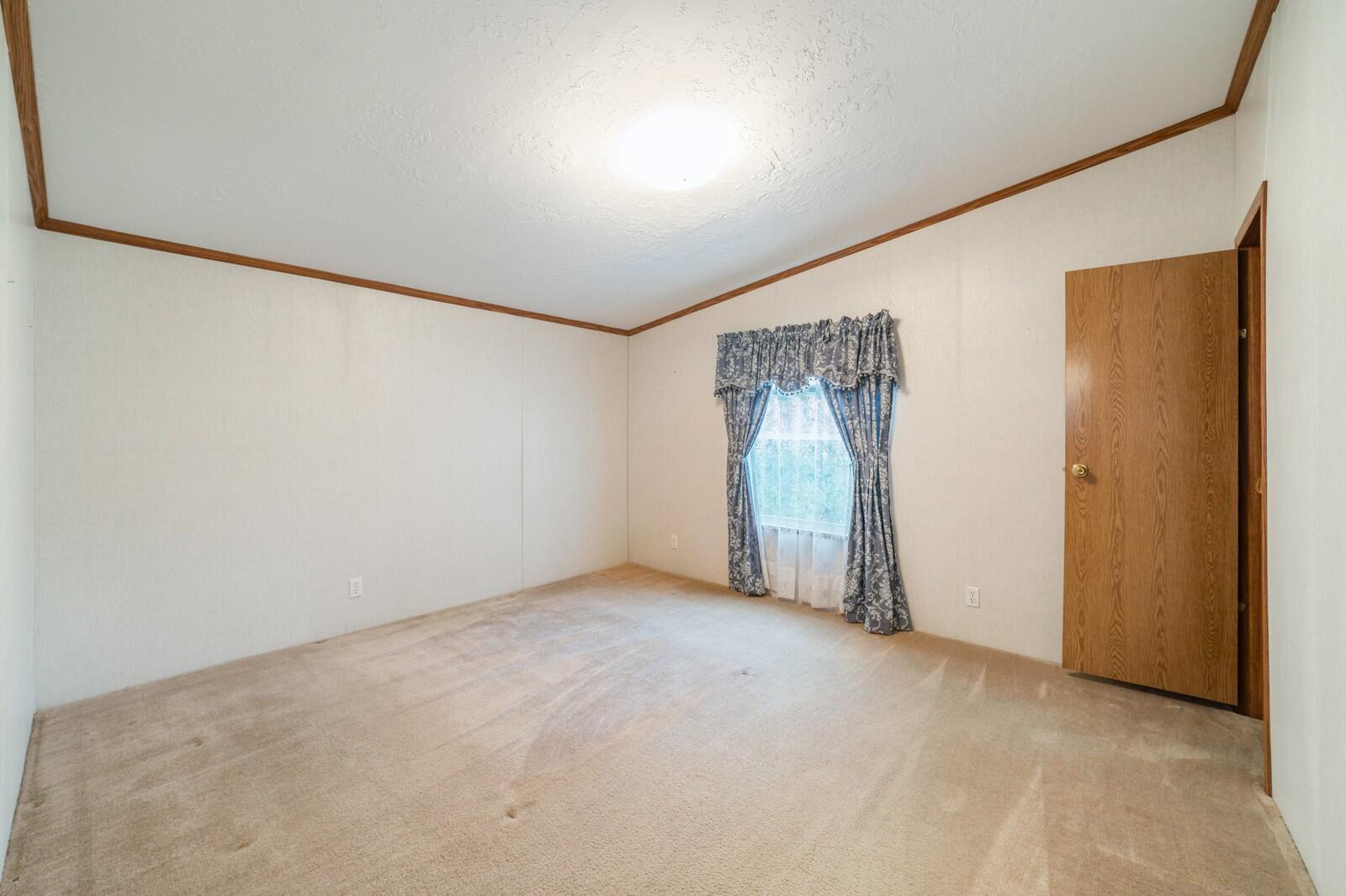 2005 Lakeview Road Valparaiso, IN 46383 - Photo 10 of 17 1600x1066