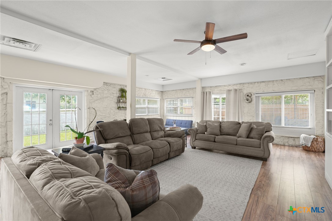 9725 Bock Road Buda, TX 78610 - Photo 11 of 37 Relax in this inviting living space, bathed in natural light, perfect for gatherings or quiet evenings.