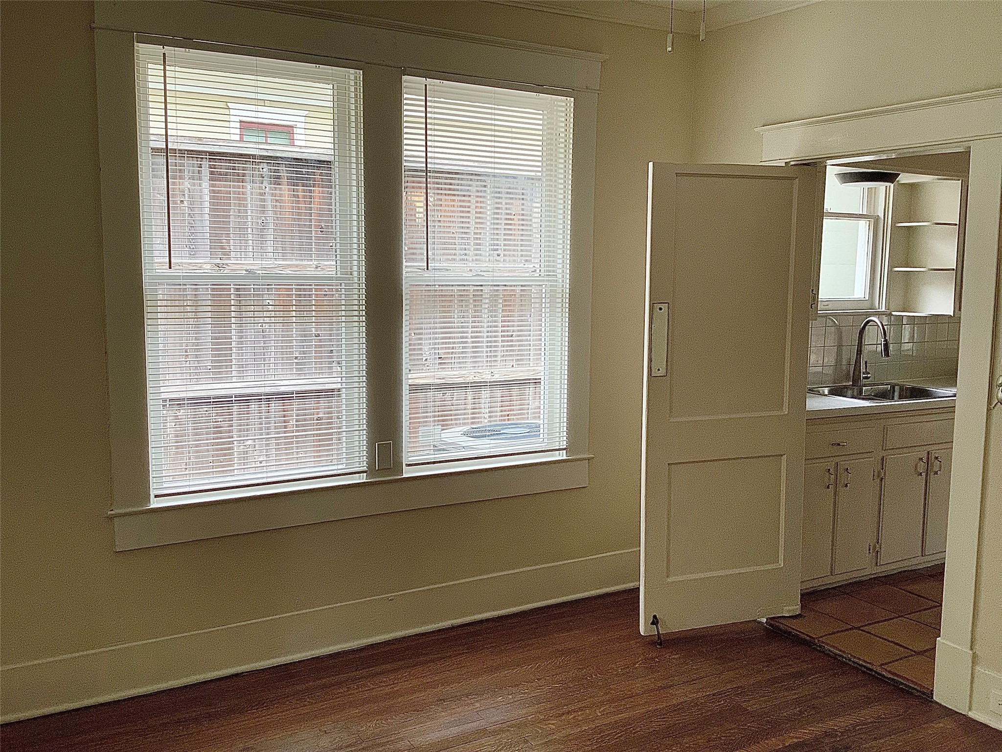 1322 Harvard Street Houston, TX 77008 - Photo 7 of 19 Nice size dining room is excellent for entertaining.