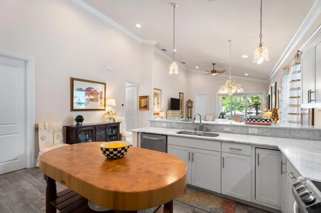 $1,250,000 | 412 Southwest Akron Avenue, Stuart, FL 34994