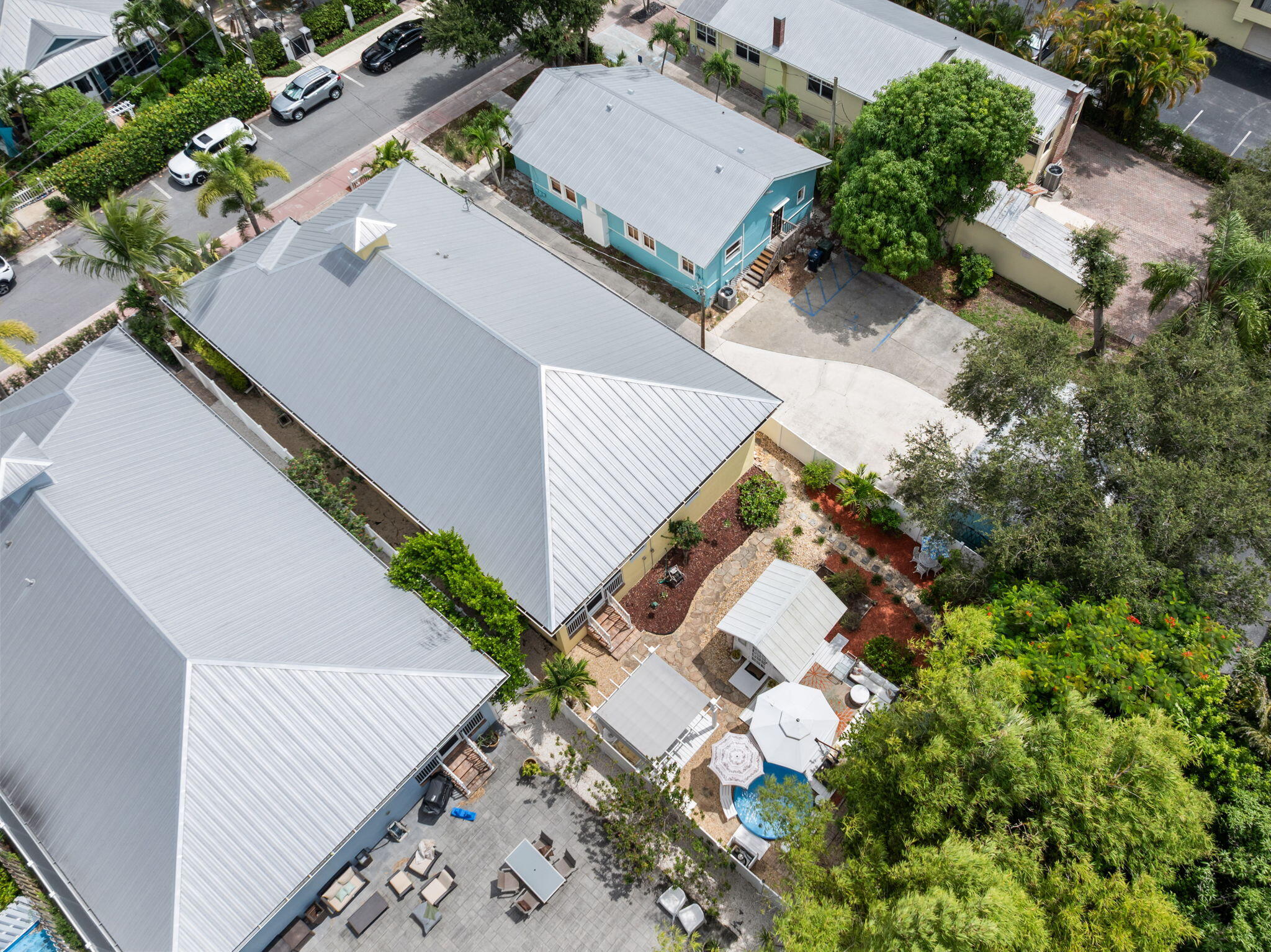 412 Southwest Akron Avenue Stuart, FL 34994 - Photo 5 of 60 10-web-or-mls-DJI_20250910021141_0926_D_