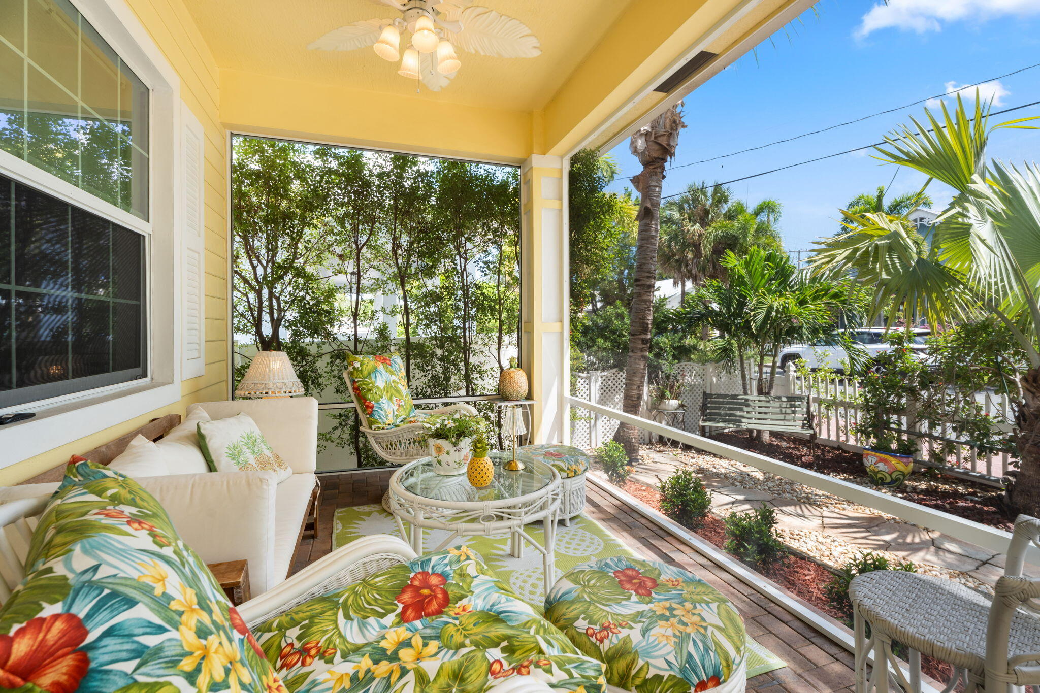 412 Southwest Akron Avenue Stuart, FL 34994 - Photo 10 of 60 a living room with patio furniture and a potted plant