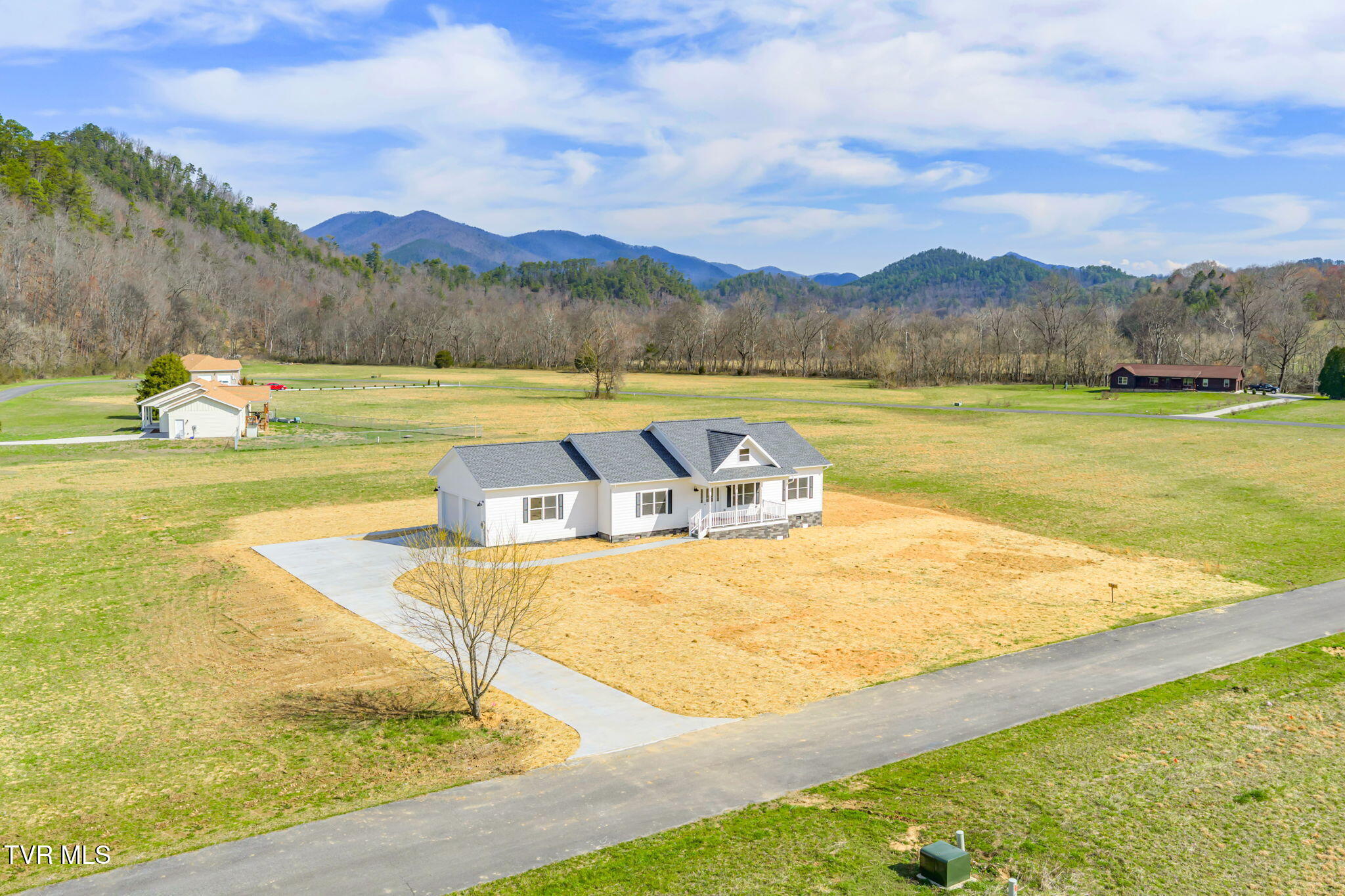 680 Kaylee Lane Del Rio, TN 37727 - Photo 1 of 41 47-web-or-mls-680 Kaylee Loop Road-46