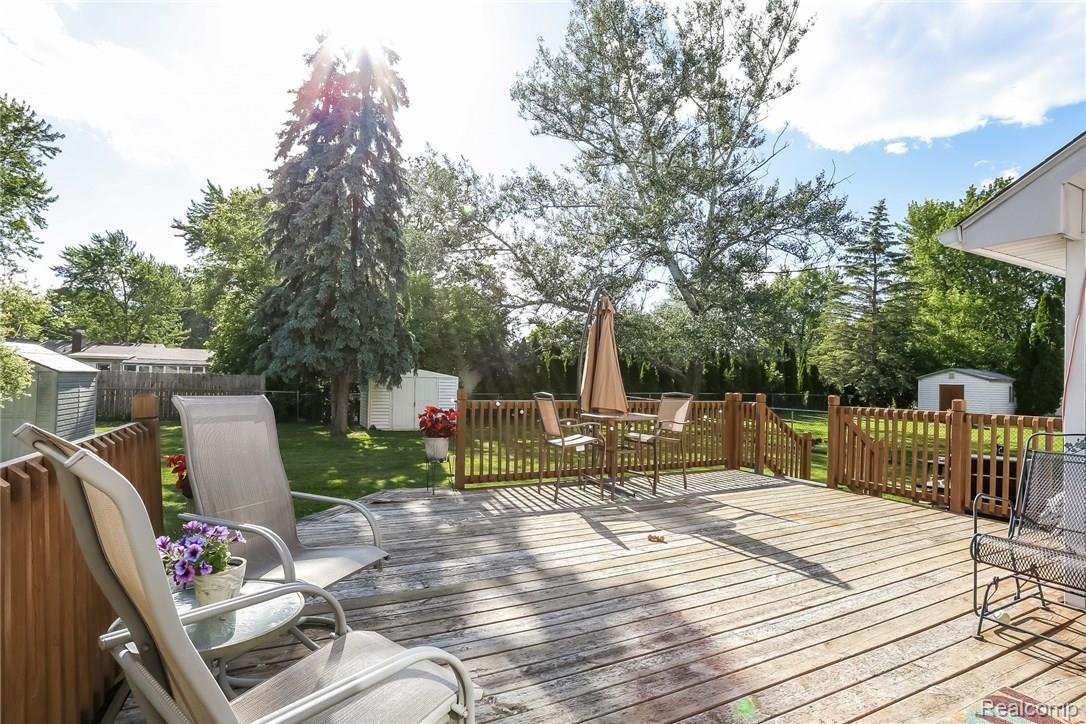 5498 Liberty Bell Road Grand Blanc, MI 48439 - Photo 24 of 31 023-Deck-5888682-medium.jpg