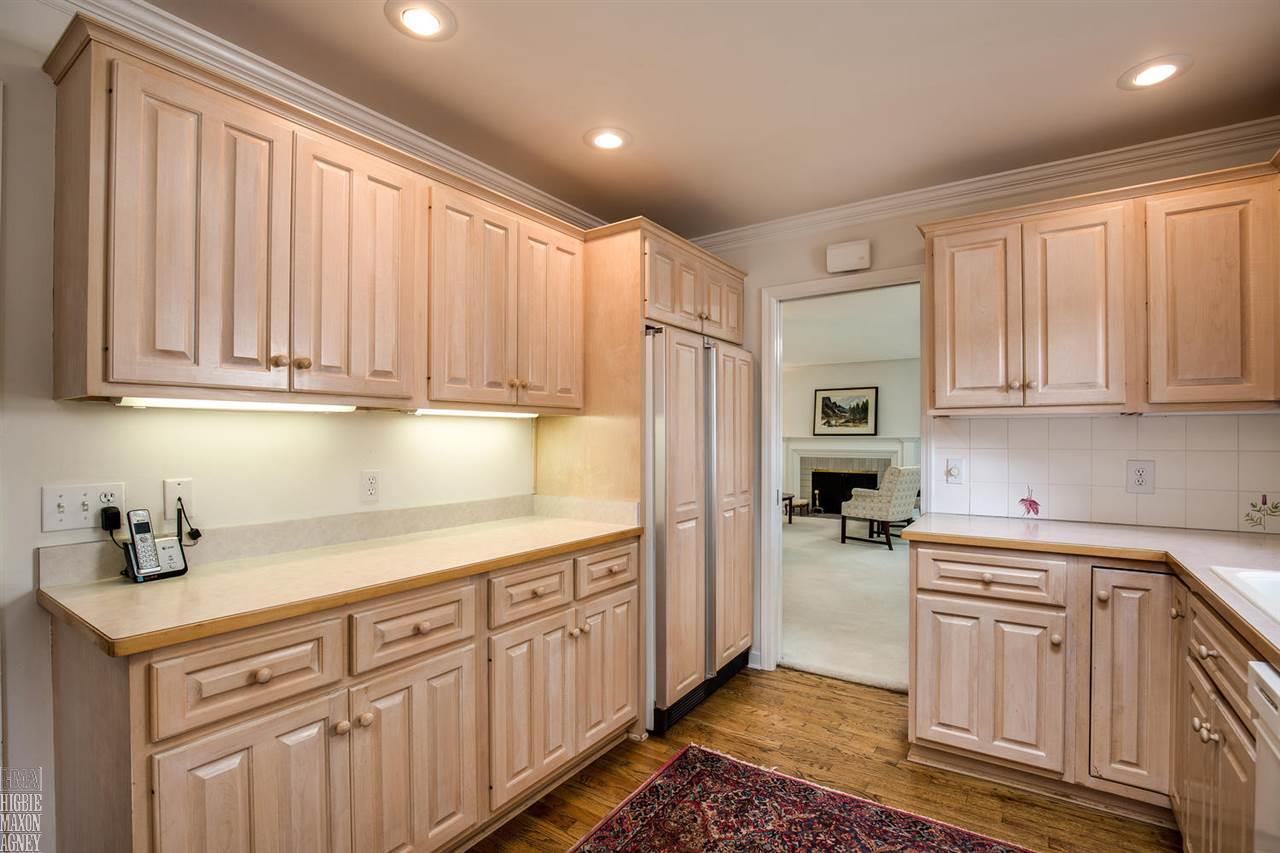 316 Lothrop Road Grosse Pointe, MI 48236 - Photo 9 of 26 31299898-8.JPG