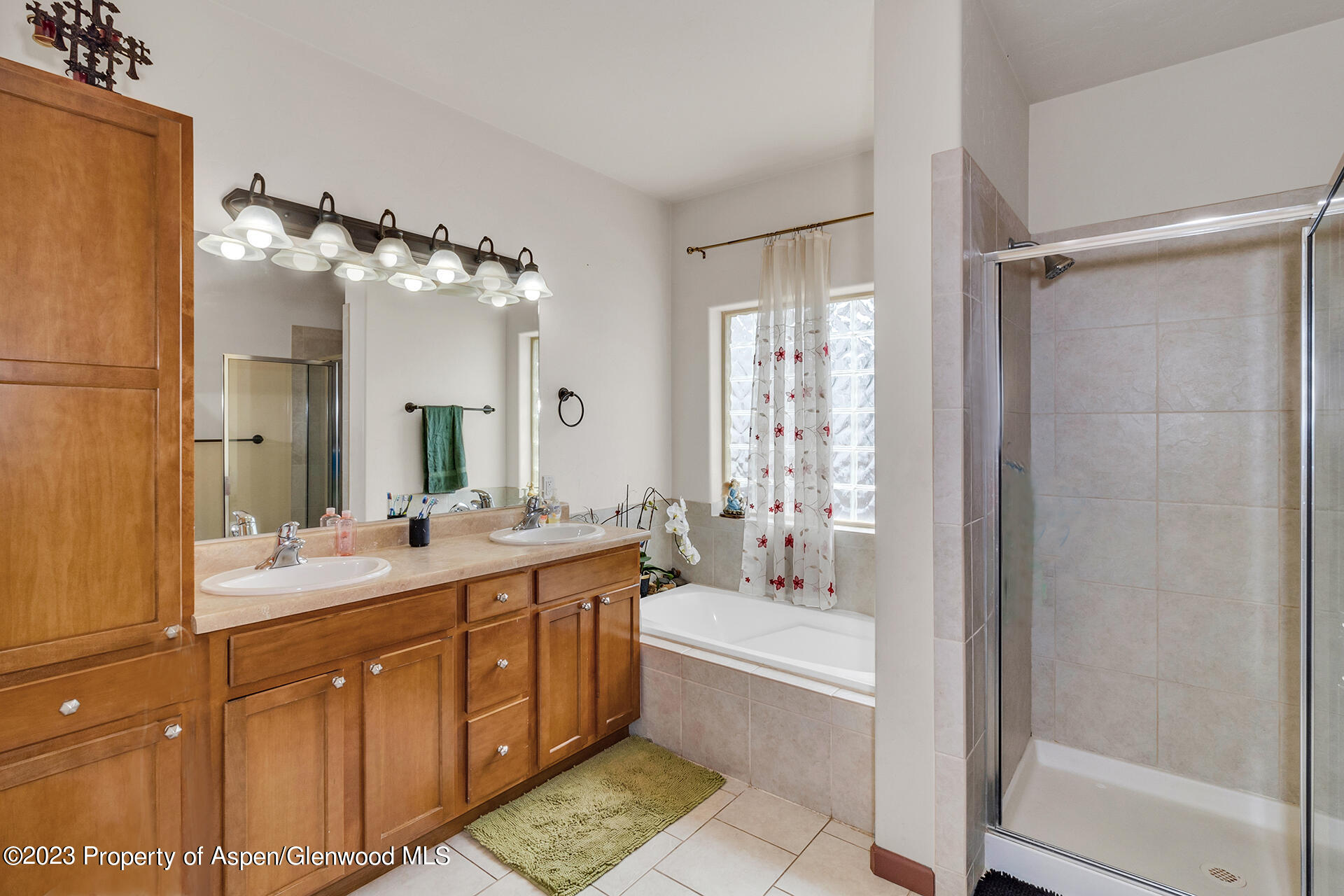 1835 Anvil Court Rifle, CO 81650 - Photo 12 of 23 Mater Bathroom